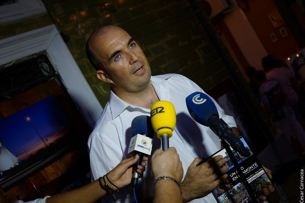 El fotoperiodista Javier Losa presento una nueva edición de su libro ‘Un Año en Ayamonte’