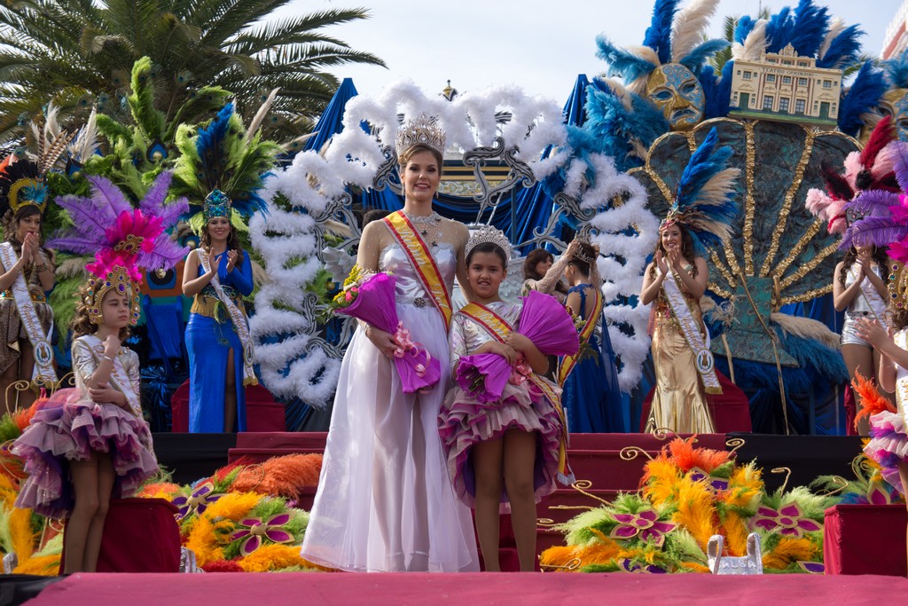 AYAMONTE CORONÓ A SUS REINAS DEL CARNAVAL EN EL EMBLEMÁTICO PASEO DE LA RIBERA