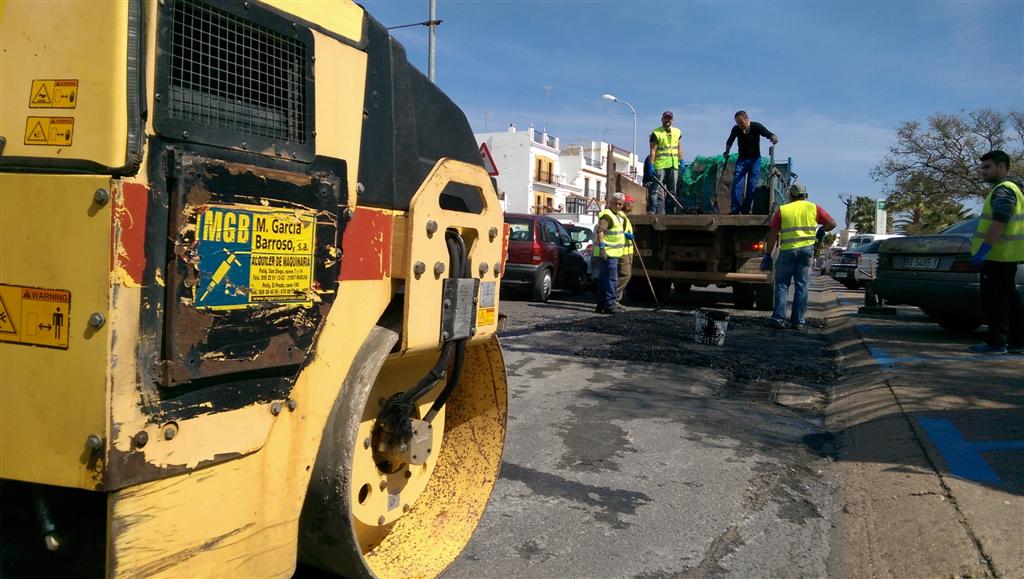 EL AYUNTAMIENTO DE AYAMONTE CONTINÚA CON EL ARREGLO DE CALLES
