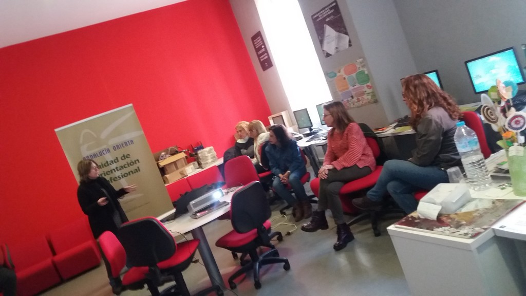 EL SERVICIO ORIENTA AYAMONTE PONE EN MARCHA TALLERES DE BÚSQUEDA DE EMPLEO A TRAVÉS DE INTERNET