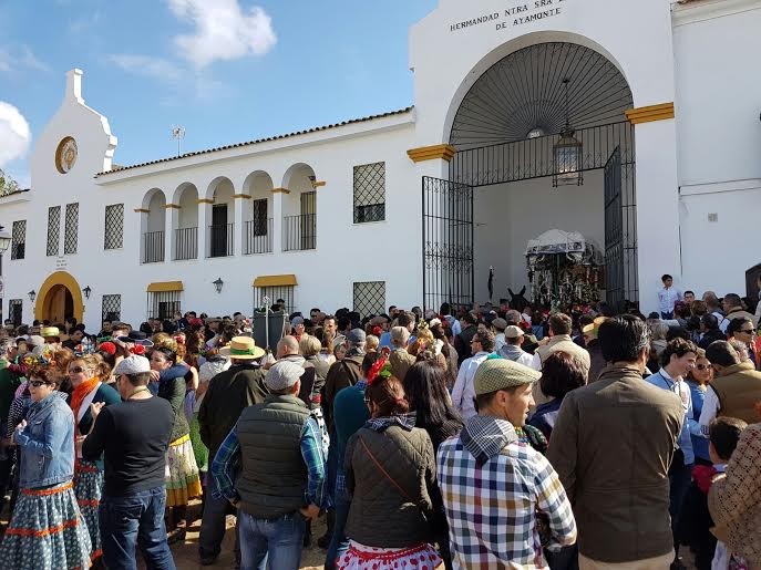 EL AYUNTAMIENTO APOYA A LOS ROCIEROS AYAMONTINOS A SU LLEGADA A LA ALDEA