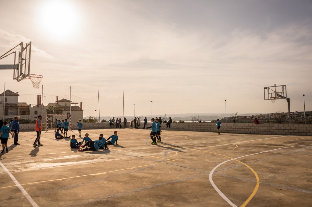 INANUGURADA LA NUEVA PISTA DEPORTIVA DE COSTA ESURI