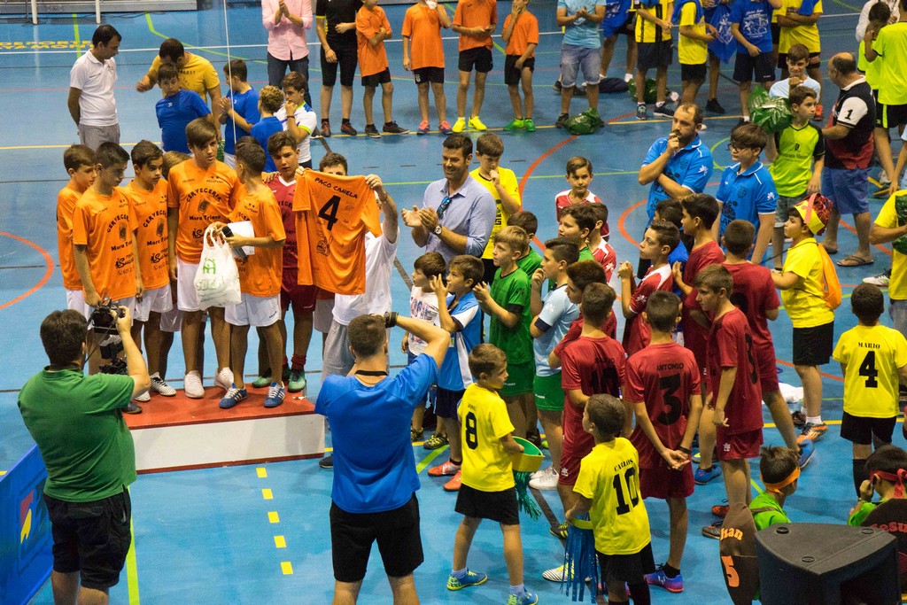 MÁS DE SETECIENTOS JUGADORES PARTICIPAN EN AYAMONTE EN EL VIII TORNEO DE FÚTBOL-SALA “BUSCAMOS UNA ESTRELLA”