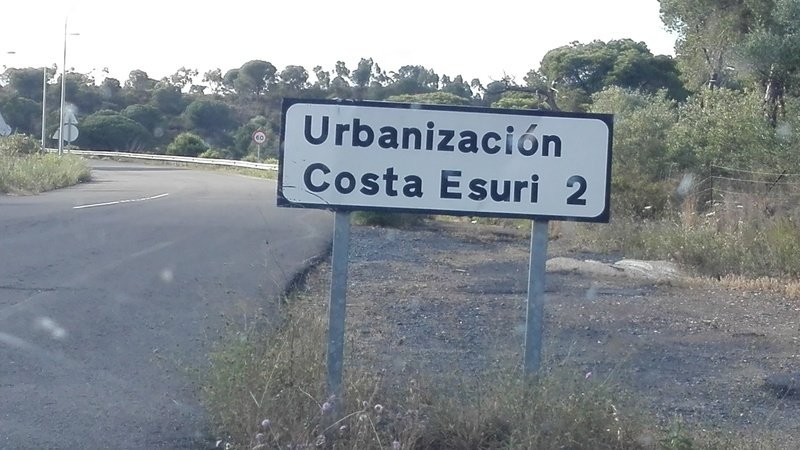 VECINOS DE COSTA ESURI ORGANIZAN UNA RECOGIDA DE FIRMAS PARA LA SUPRESIÓN DEL IMPUESTO DE LA EUC