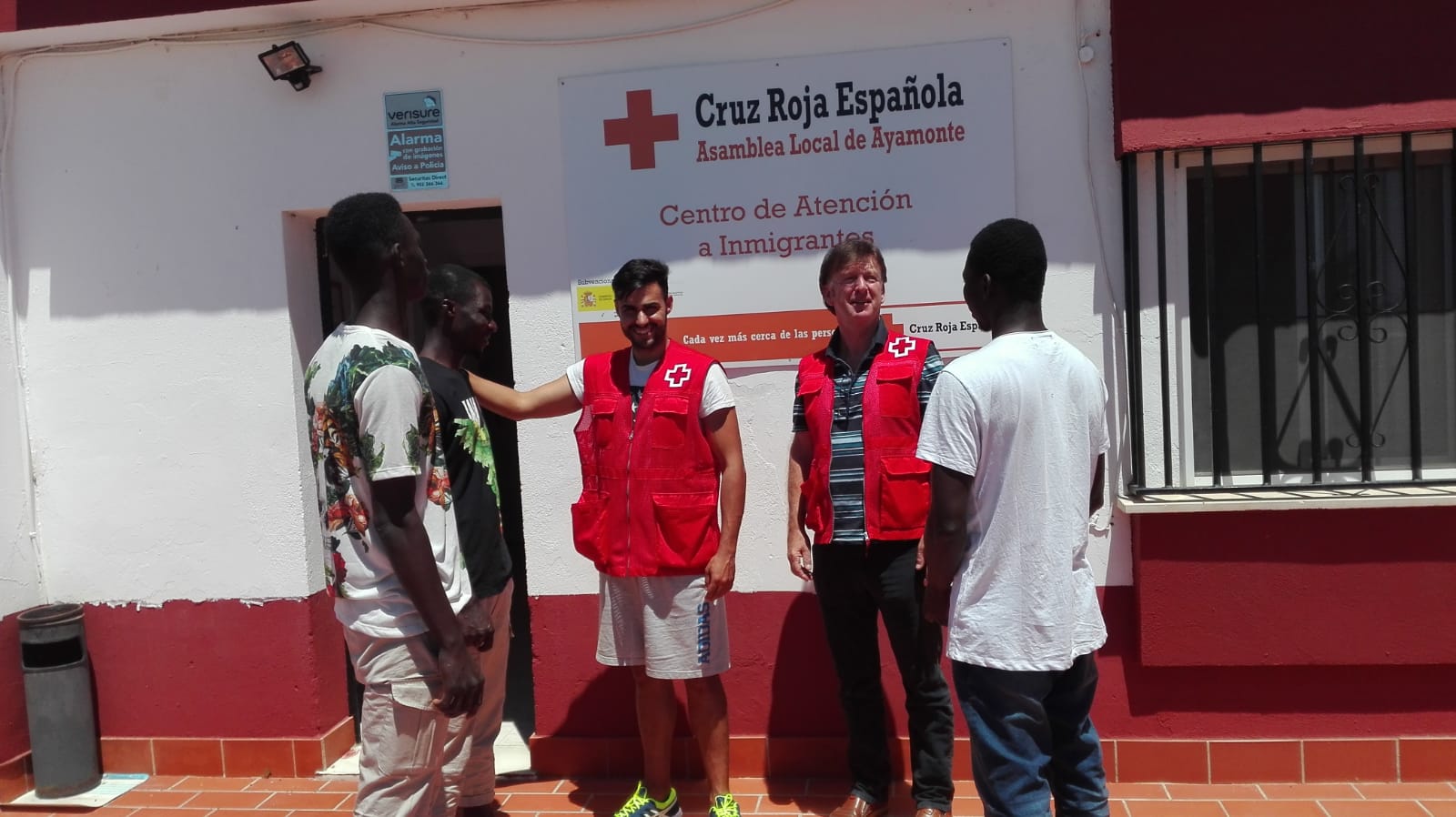 Voluntari@s de la Asamblea Local de Cruz Roja en Ayamonte colaboran en el Programa de Ayuda Humanitaria.