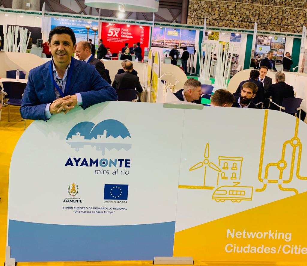 EL Ayuntamiento de Ayamonte y la Junta de Andalucía acuerdan conveniar la utilización de la plataforma Smart-City de la Junta, con lo que supondrá un ahorro de 300.000 euros al municipio