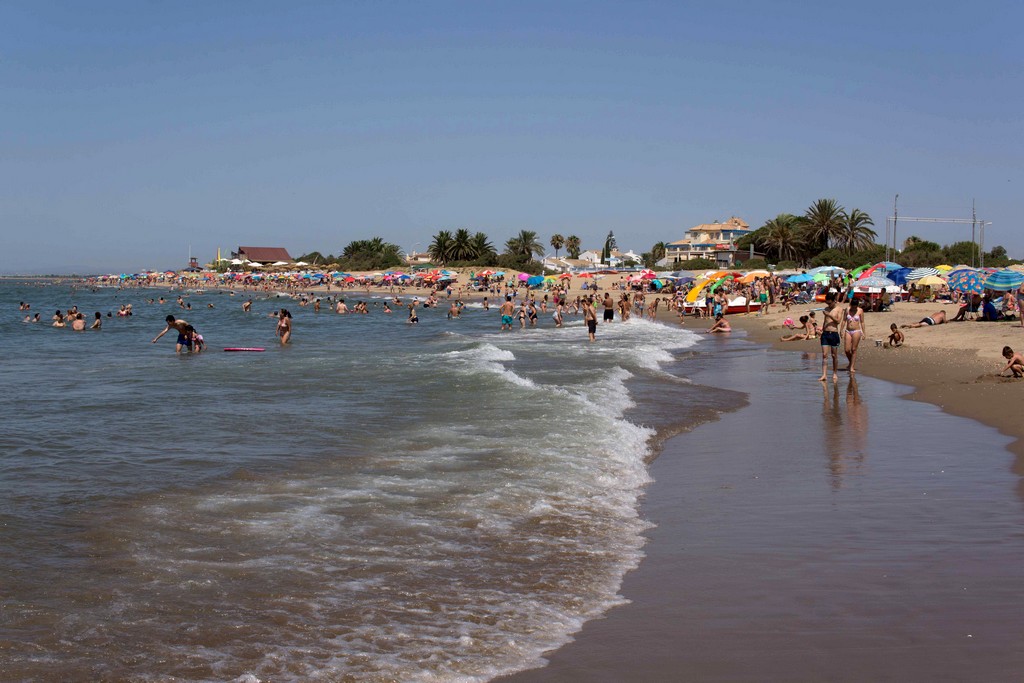 PUESTA A PUNTO DE LAS PLAYAS AYAMONTINAS DE CARA  A SEMANA SANTA