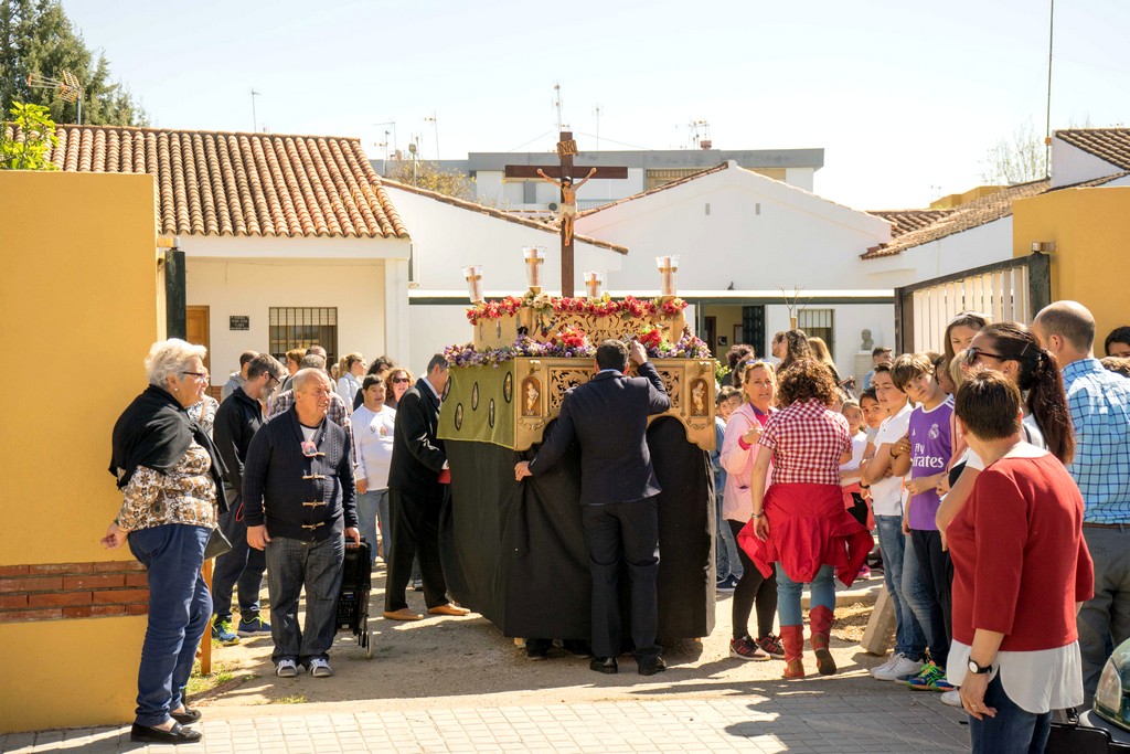 EL CRISTO DE LA PACIENCIA PROCESIONÓ POR LAS INSTALACIONES DE APROSCA, EN AYAMONTE