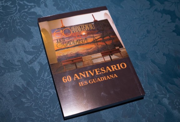 PRESENTADO EN AYAMONTE EL LIBRO “IES GUADIANA. 60 ANIVERSARIO. 1955-2015”