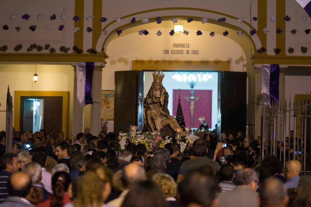 IMPRESIONANTE RECIBIMIENTO DE LOS VECINOS DEL SALÓN DE SANTA GADEA A LA PATRONA DE LOS AYAMONTINOS