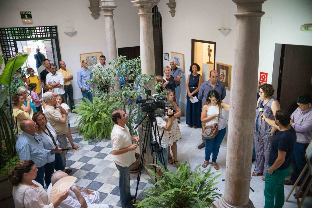 LA CASA GRANDE DE AYAMONTE ACOGE UNA EXPOSICIÓN A BENEFICIO DE LA HERMANDAD DE LA SOLEDAD