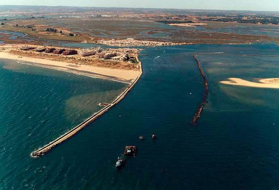 Posicionamiento de Ecologistas en Acción ante las exigencias de inversiones públicas en espigones sobre las playas de Huelva