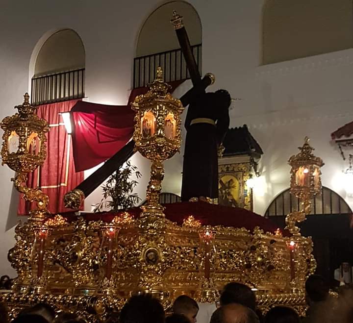 PASIÓN Y LA VIRGEN DE LA PAZ RECORRIERON LAS CALLES DE AYAMONTE EL MIÉRCOLES SANTO