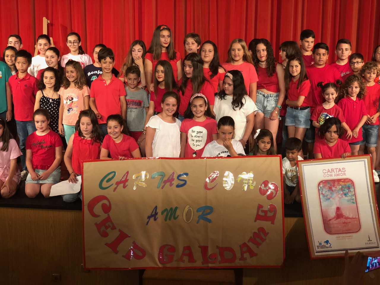 EL TEATRO CARDENIO ACOGIÓ AYER LA PRESENTACIÓN DEL LIBRO ´CARTAS CON AMOR´ DE LOS ALUMNOS DEL CEIP GALDAMES