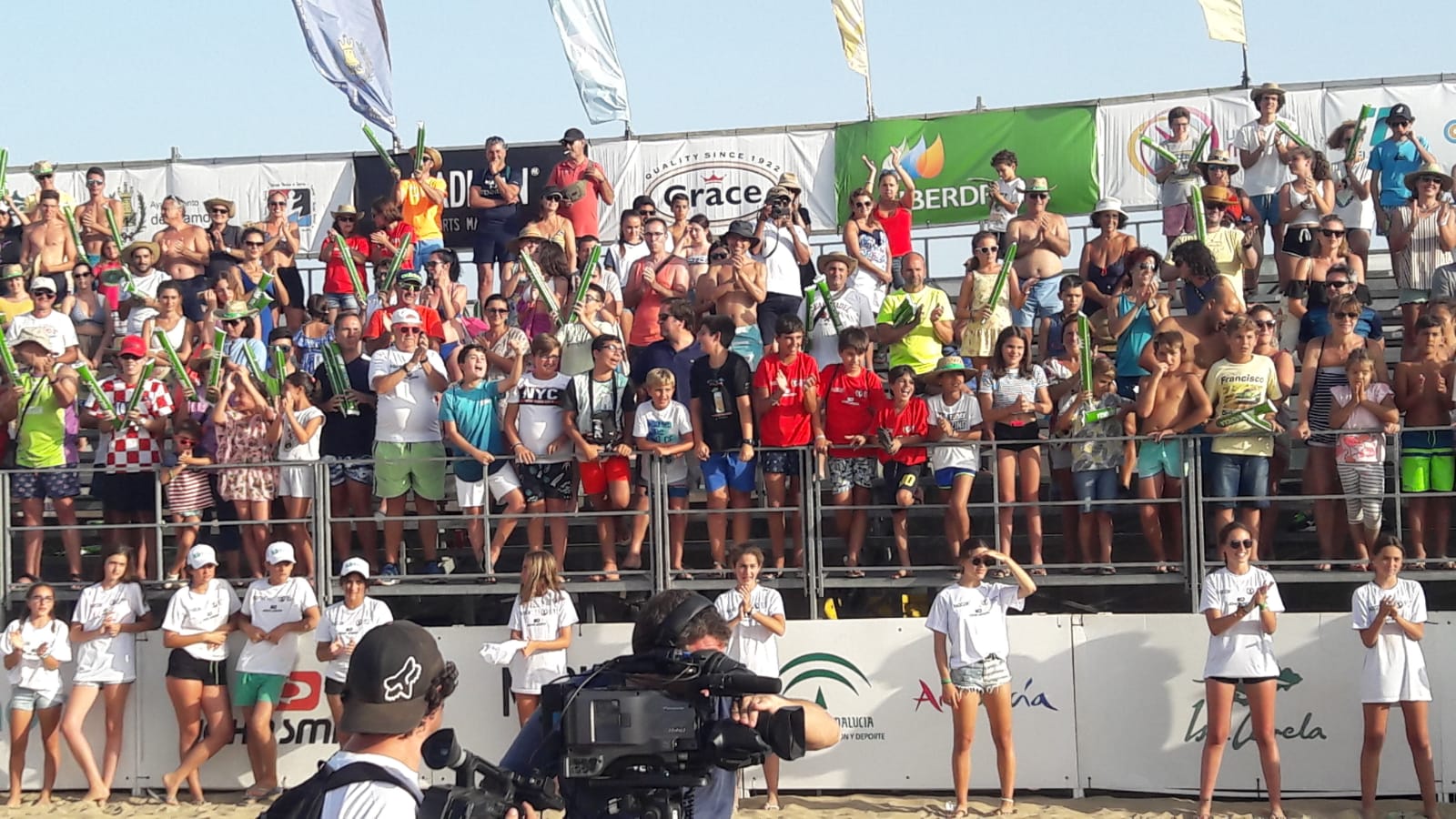 Paula Soria y Belén Carro y Timothée Platre y Nicolás Zanotta, ganadores del Madison Beach Volley Tour Isla Canela International Open 2019