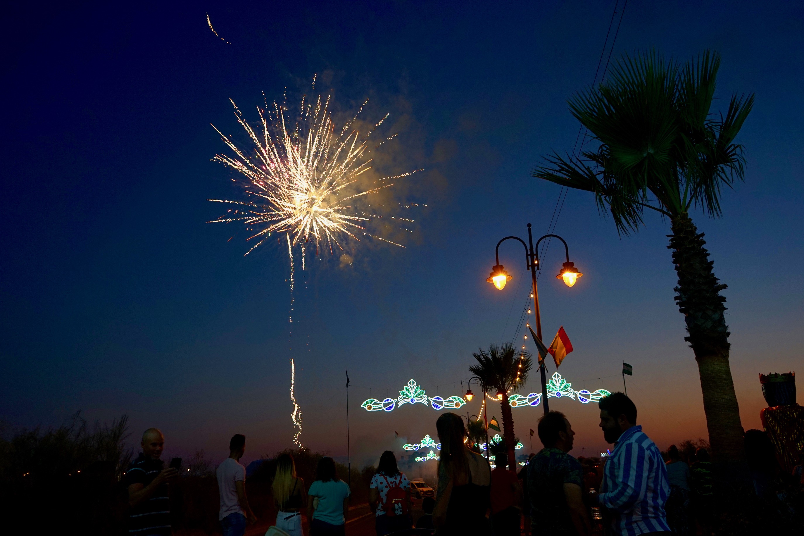 CON EL ENCENDIDO DEL ALUMBRADO, ANOCHE COMENZARON LAS FIESTAS DEL CARMEN EN LA BARRIADA AYAMONTINA DE CANELA