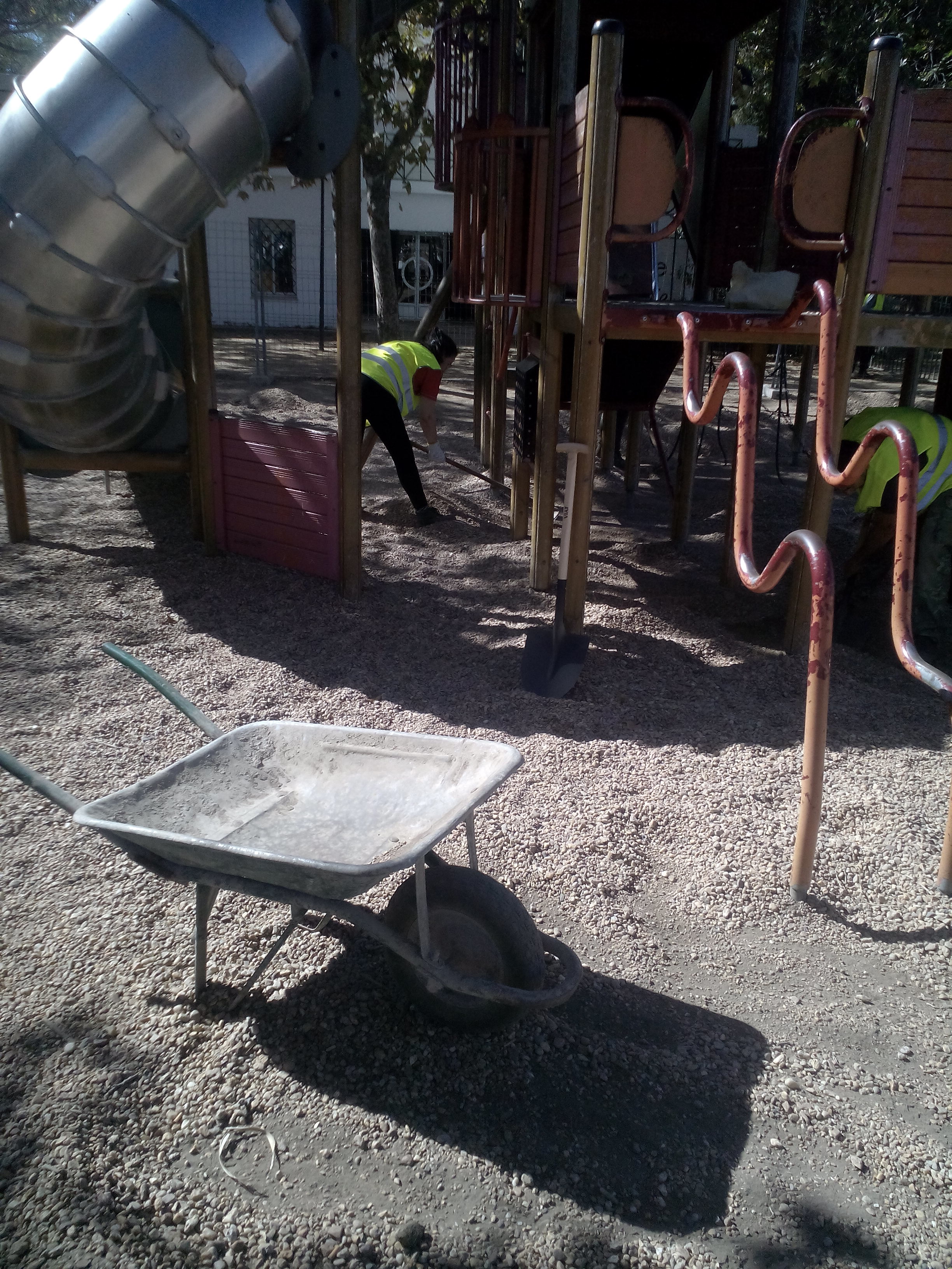 YA HAN DADO COMIENZO LAS OBRAS DE REMODELACIÓN DE LA ZONA DE JUEGOS INFANTIL DEL PARQUE “PRUDENCIO NAVARRO”