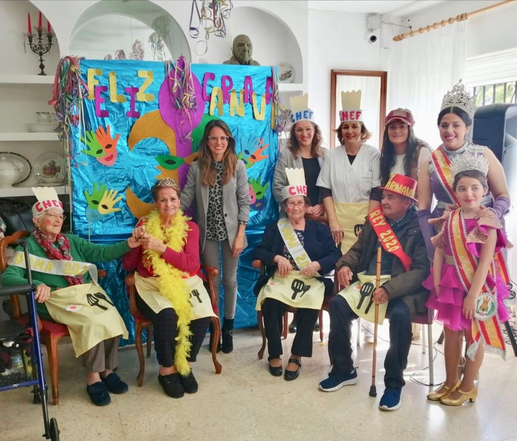 LA RESIDENCIA DE MAYORES DE AYAMONTE ELIGIÓ A SUS REYES DEL CARNAVAL