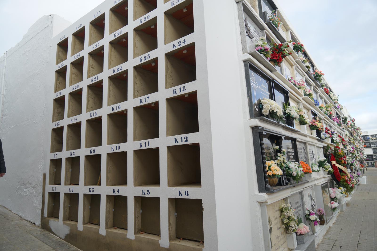 EL AYUNTAMIENTO DE AYAMONTE HA CONSTRUIDO TREINTA Y SEIS NUEVOS OSARIOS EN EL CEMENTERIO MUNICIPAL