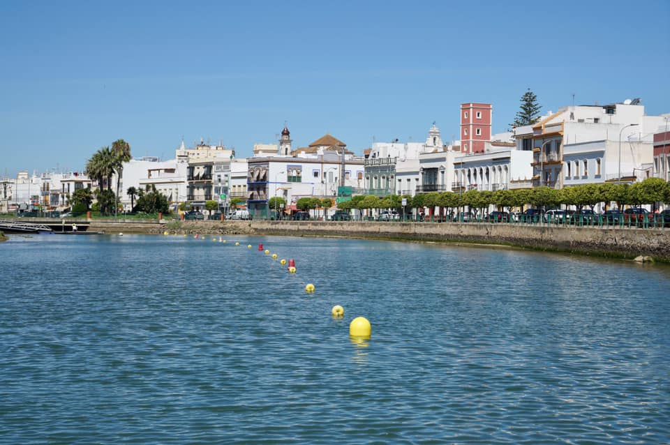 EL AYUNTAMIENTO DE AYAMONTE HABILITA UN CANAL DE NADO EN EL ESTANQUE DE LA RIBERA